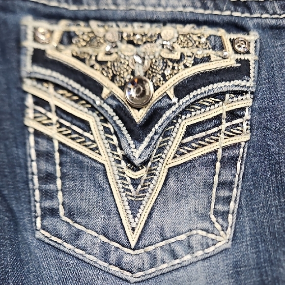 Gently Used Vigoss Dallas Capris - Picture 5 of 5